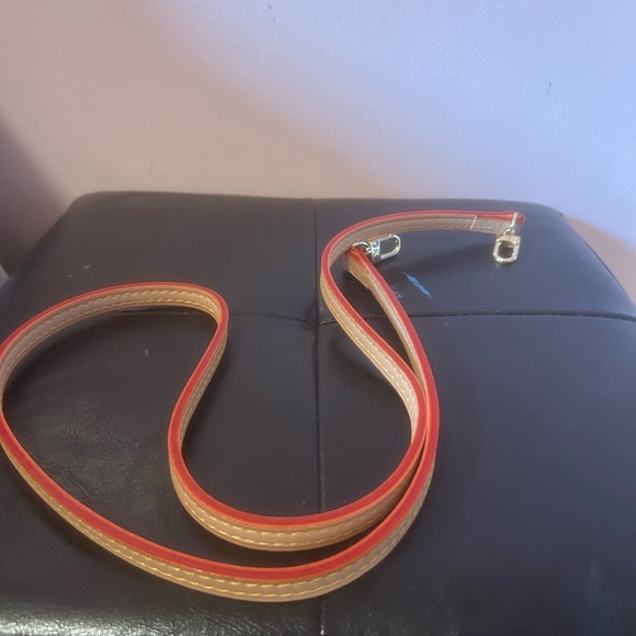 Cute brown purse brings strap - Picture 6 of 6